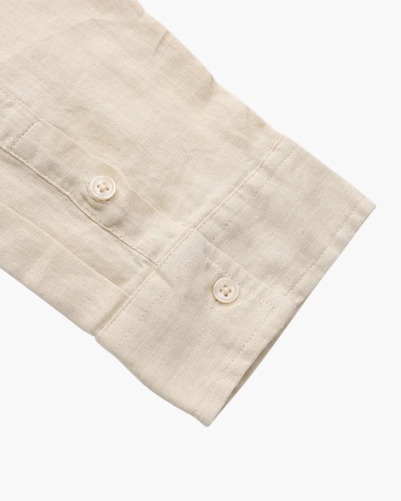 Close-up of the fabric and buttons on the Altivieri men's linen shirt.