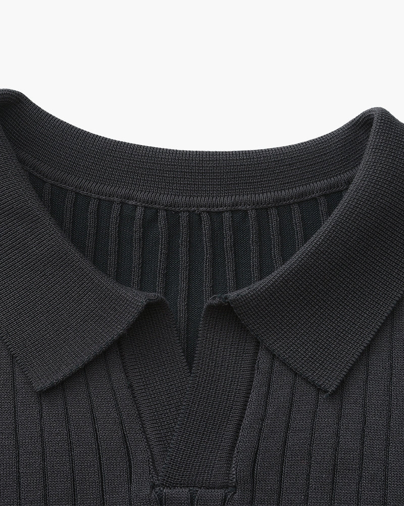 Close-up of the textured ribbed fabric on the Altivieri knit polo.
