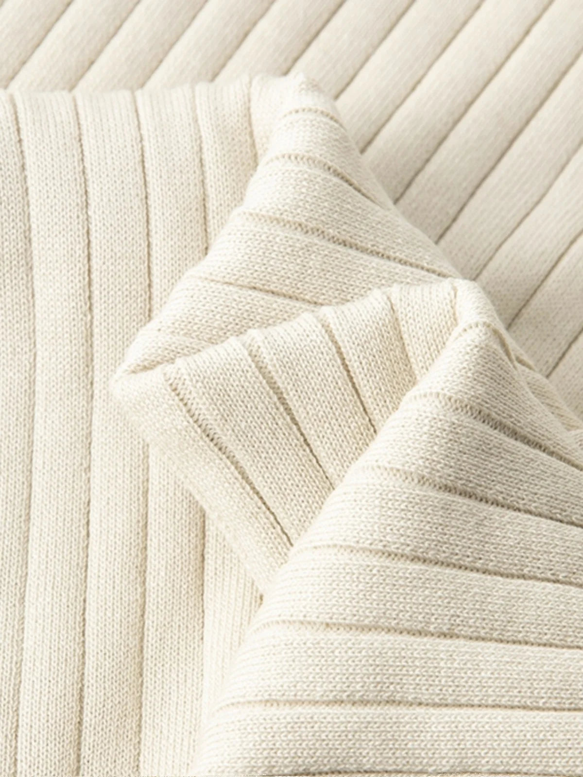 Close-up of the textured ribbed fabric on the Altivieri knit polo.